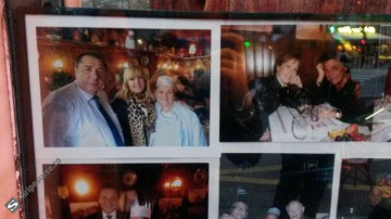 Elena Udrea tronează în vitrina unui restaurant din Paris